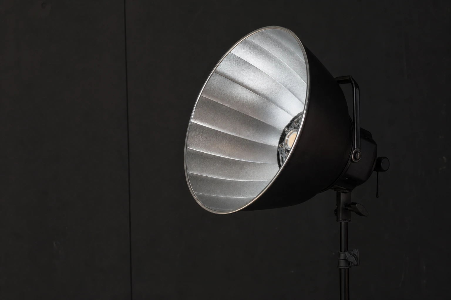 Parabolic softbox, rigged as it is used — Parabolic softboxes (or true parabolic reflectors with diffusion) push more light toward the center axis — brighter cheek highlight with…